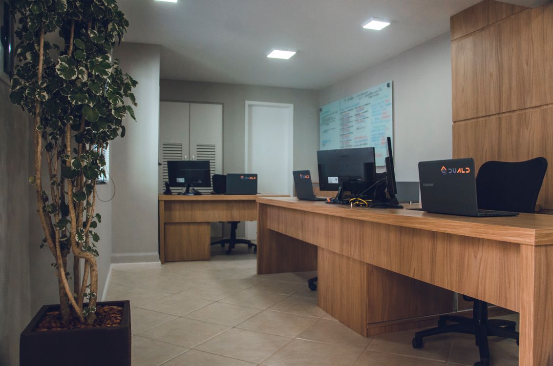 Renewal documents and a calendar, representing residence permit renewal tracking for non-EU employees in Romania